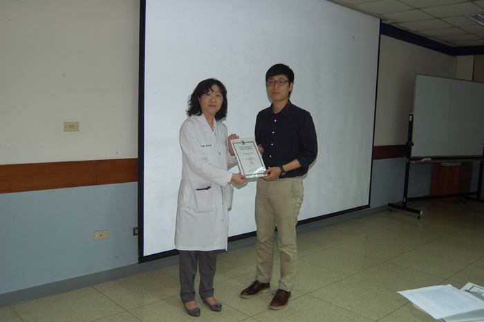 陳威齊同學榮獲105學年度口醫所成績優良獎